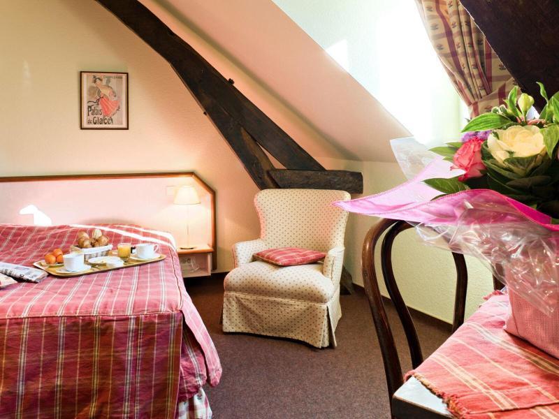 Logis Hotel Teyssier Юзерш Екстериор снимка