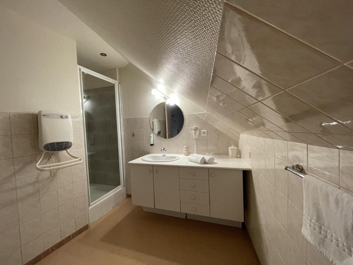 Logis Hotel Teyssier Юзерш Екстериор снимка