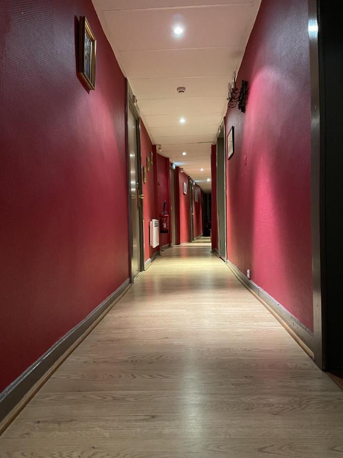 Logis Hotel Teyssier Юзерш Екстериор снимка