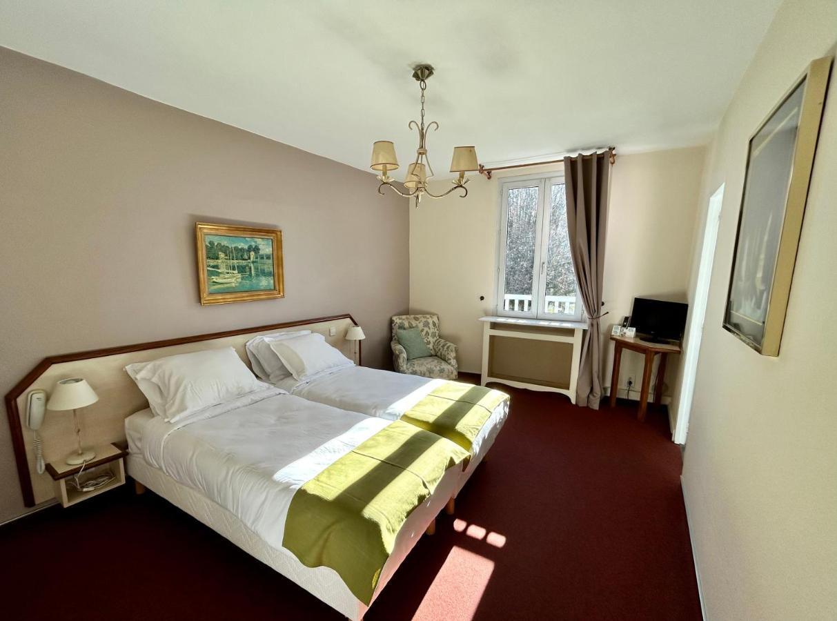 Logis Hotel Teyssier Юзерш Екстериор снимка