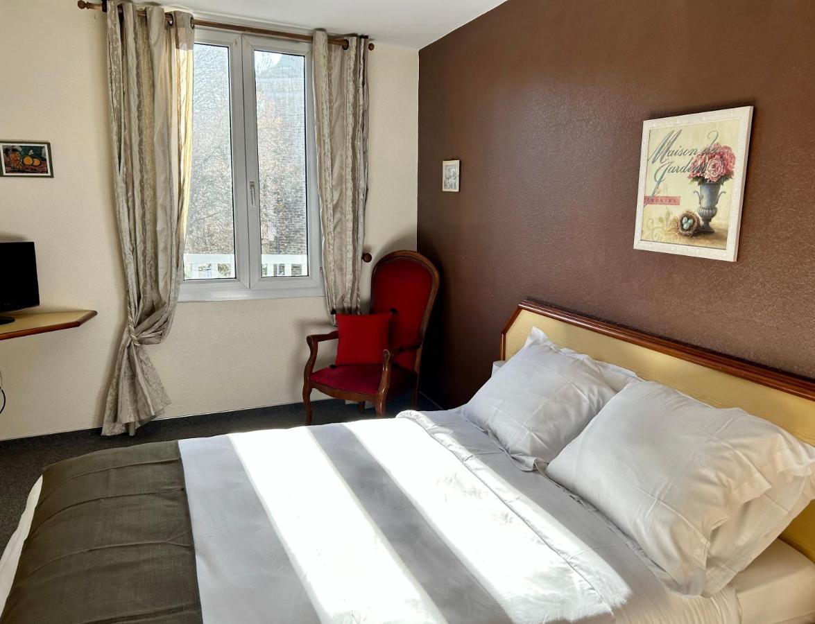 Logis Hotel Teyssier Юзерш Екстериор снимка
