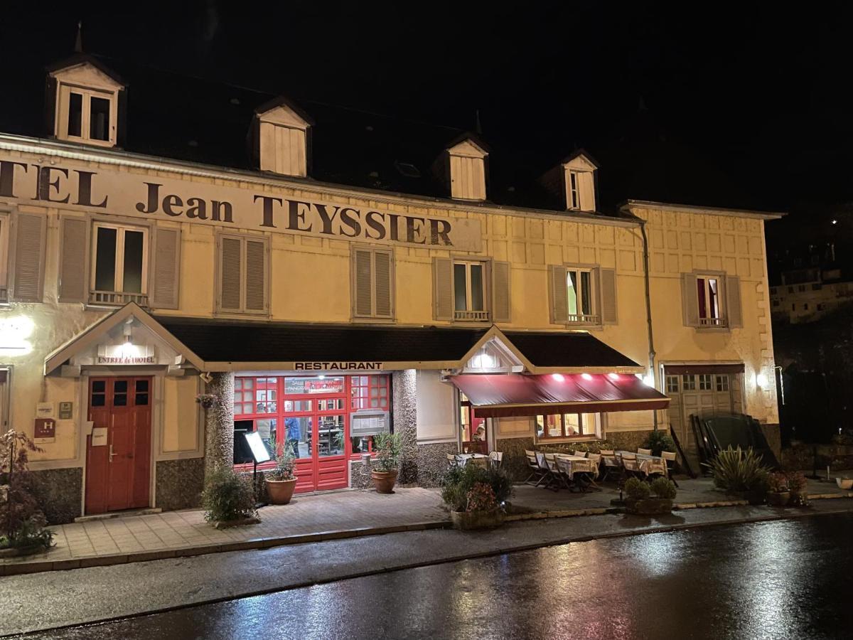 Logis Hotel Teyssier Юзерш Екстериор снимка