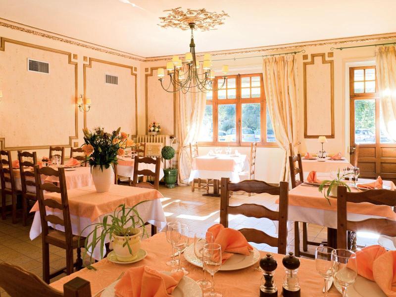 Logis Hotel Teyssier Юзерш Екстериор снимка